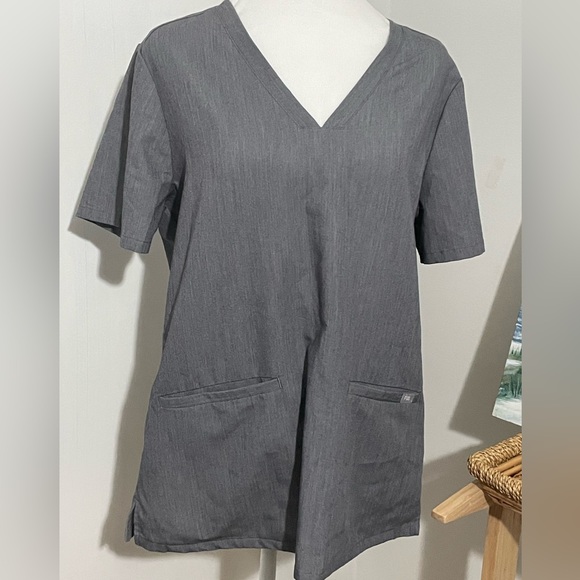 FIGS Medical Scrubs Women's Casma Three-Pocket Scrub Top Sz M Gray - Picture 10 of 16
